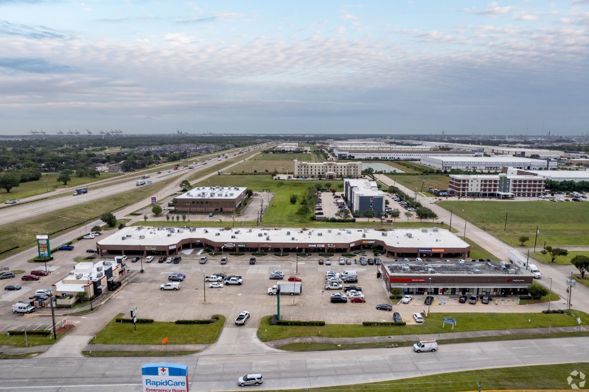 Fairporte Green Shopping Center (La Porte, TX) 